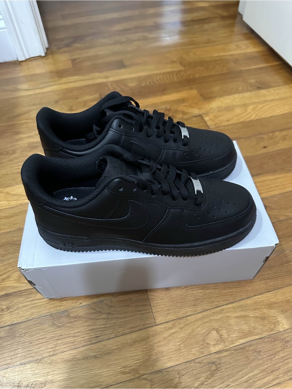 *Slightly Used* Air Force 1 Low Men Black (CW2288-001) Size 9